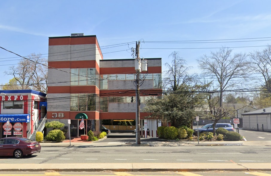 38 Northern Blvd, Great Neck, NY for sale - Building Photo - Image 3 of 8
