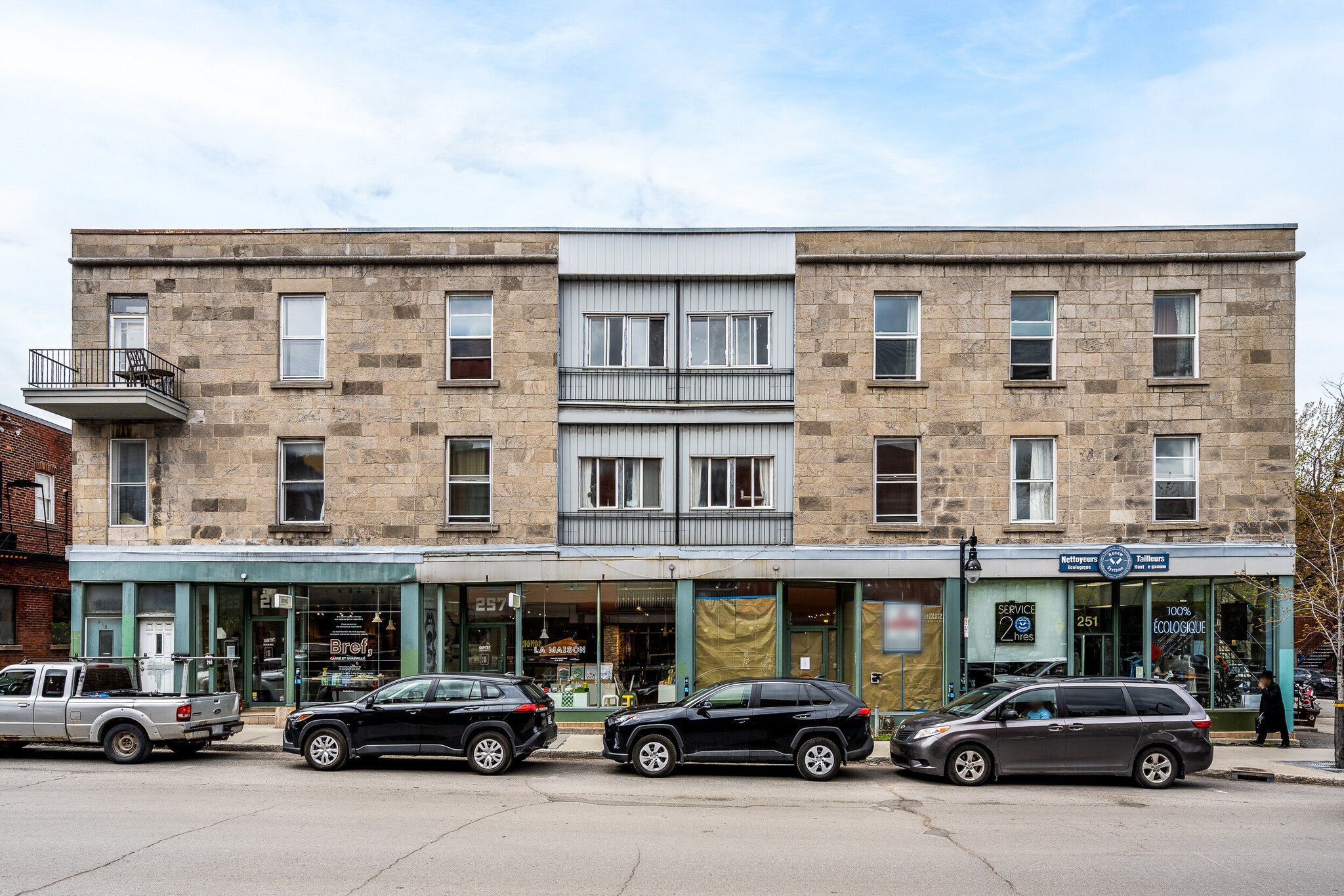 5800-5808 Rue Jeanne-Mance, Montréal, QC for sale Building Photo- Image 1 of 4