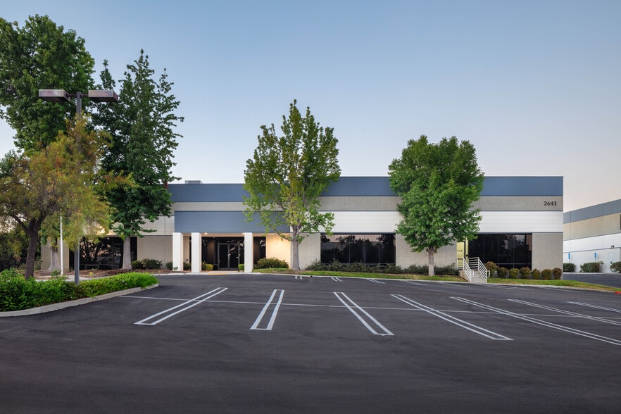 2641 La Mirada Dr, Vista, CA for sale - Building Photo - Image 2 of 14