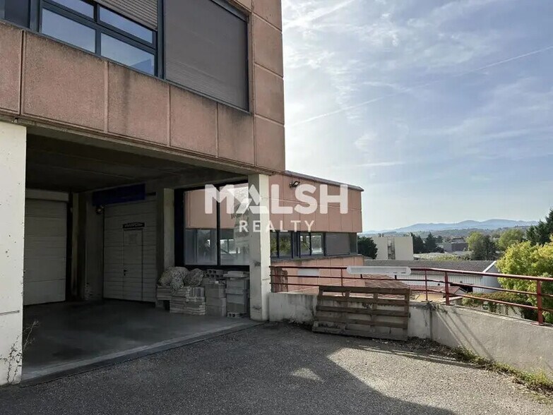 Local d'activités dans Brignais à vendre - Photo du bâtiment - Image 2 de 16