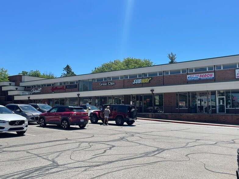 8202-8280 E Market St, Warren, OH à louer - Photo du bâtiment - Image 3 de 18