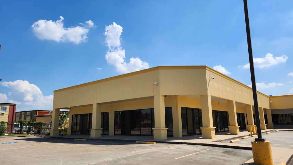 12740 I-10 Fwy E, Houston, TX for lease - Building Photo - Image 2 of 9