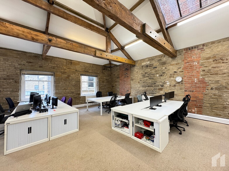 9-13 Wellington Rd, Dewsbury for lease - Building Photo - Image 3 of 22