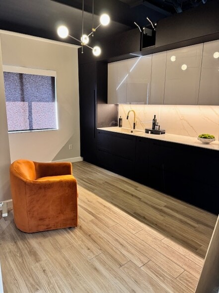 800 Harbour Dr, Naples, FL for lease - Building Photo - Image 3 of 6