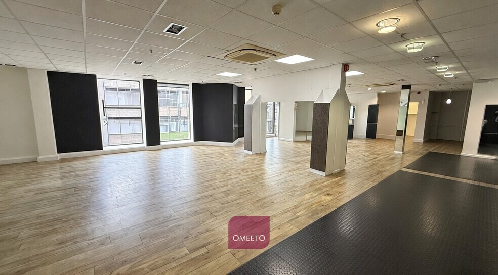 1 St. Peters Way, Derby à louer - Photo du bâtiment - Image 2 de 8