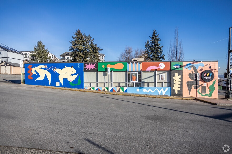 953 Brunette Ave, Coquitlam, BC à louer - Photo du bâtiment - Image 3 de 5