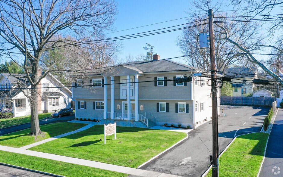 577 Westfield Ave, Westfield, NJ à louer - Photo principale - Image 1 de 8