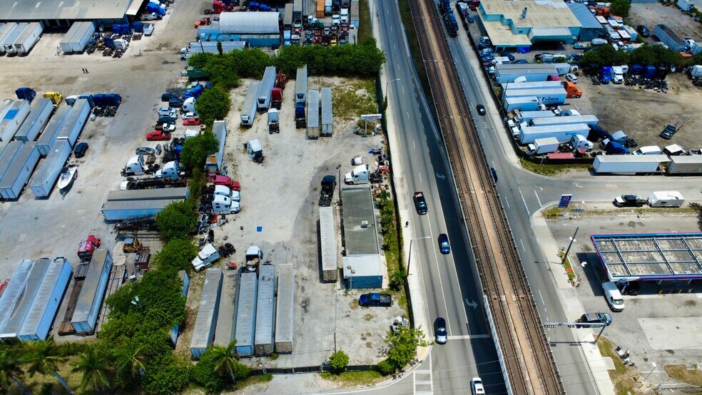 7112 NW 27th Ave, Miami, FL à vendre - Photo du bâtiment - Image 3 de 3