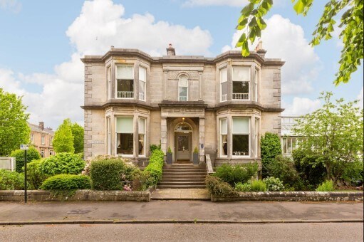 12 Victoria Sq, Stirling à vendre - Photo du bâtiment - Image 1 de 8