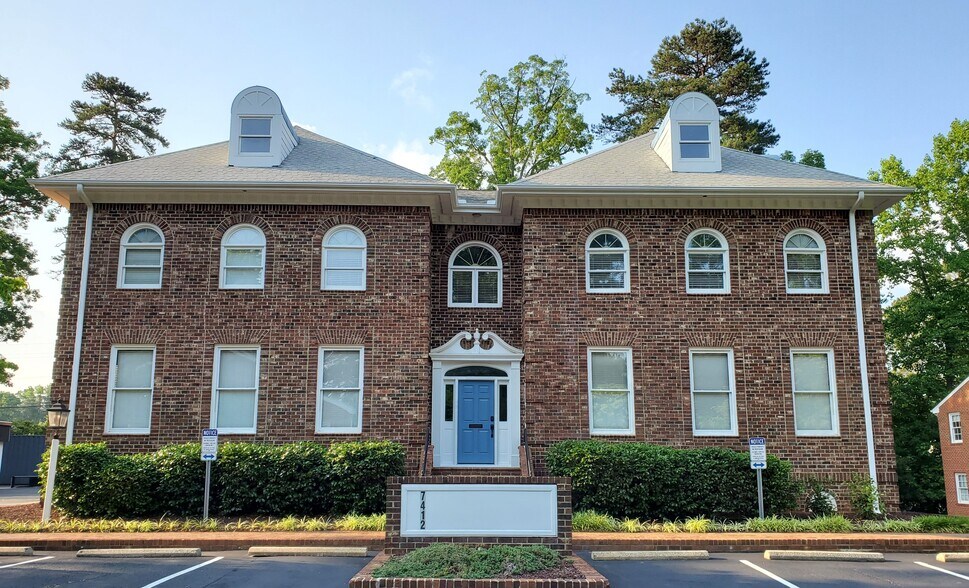 7412 Chapel Hill Rd, Raleigh, NC à louer - Photo principale - Image 1 de 13
