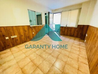 Plus de détails pour Multi-résidentiel à vendre