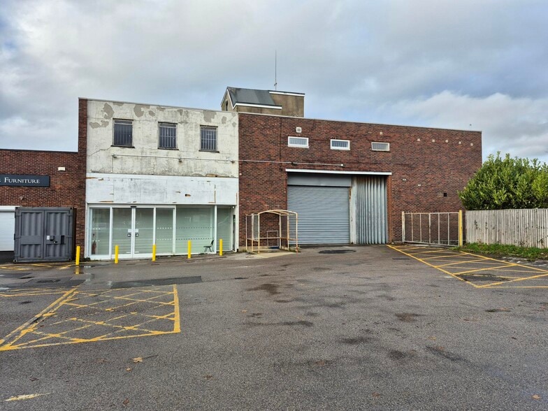 309-311 Lymington Rd, Christchurch for lease - Building Photo - Image 2 of 4