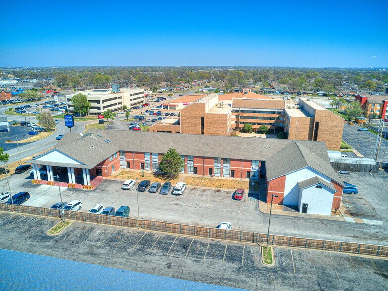 3211 S 79th East Ave, Tulsa, OK à vendre - Photo du bâtiment - Image 3 de 145