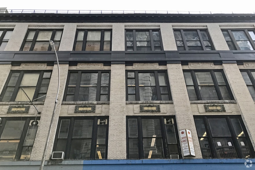 2121-2127 Broadway, New York, NY for lease - Building Photo - Image 2 of 2