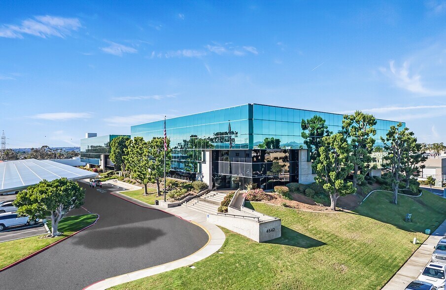 4542 Ruffner St, San Diego, CA à louer - Photo du bâtiment - Image 2 de 5