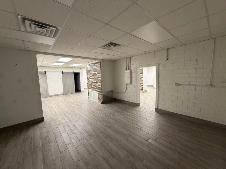 505 W Hwy 90, Castroville, TX à louer - Photo du bâtiment - Image 3 de 10