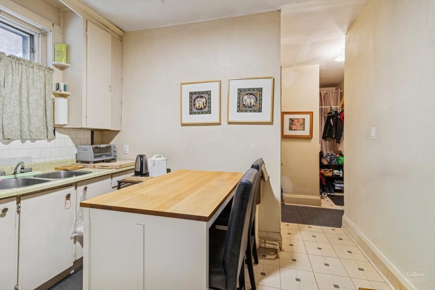 225 Vaughan Rd, Toronto, ON à vendre - Photo intérieure - Image 3 de 5