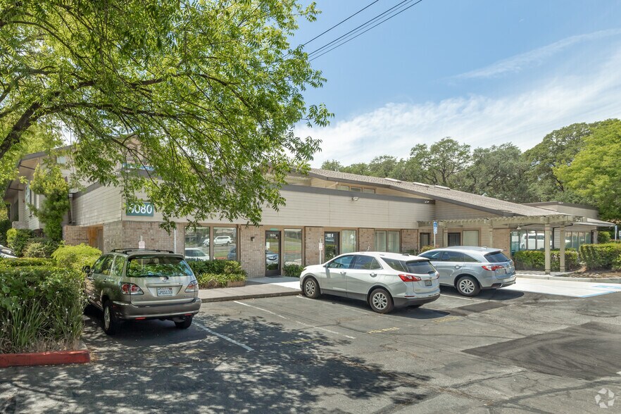 8080-8090 Madison Ave, Fair Oaks, CA à louer - Photo du bâtiment - Image 3 de 5