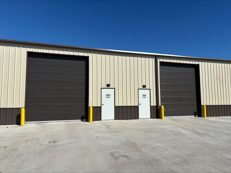 1850 W Henderson Rd, Angleton, TX for lease - Building Photo - Image 2 of 5