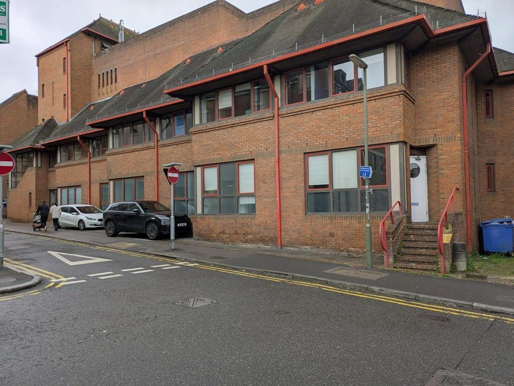 15-21 Haydon Pl, Guildford à louer Photo du bâtiment- Image 1 de 4