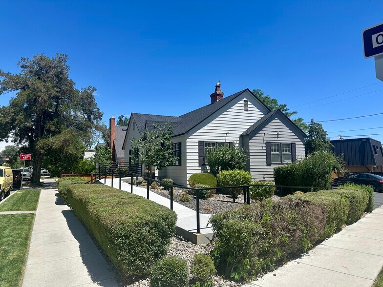 994 Forest St, Reno, NV à vendre - Photo du bâtiment - Image 2 de 8
