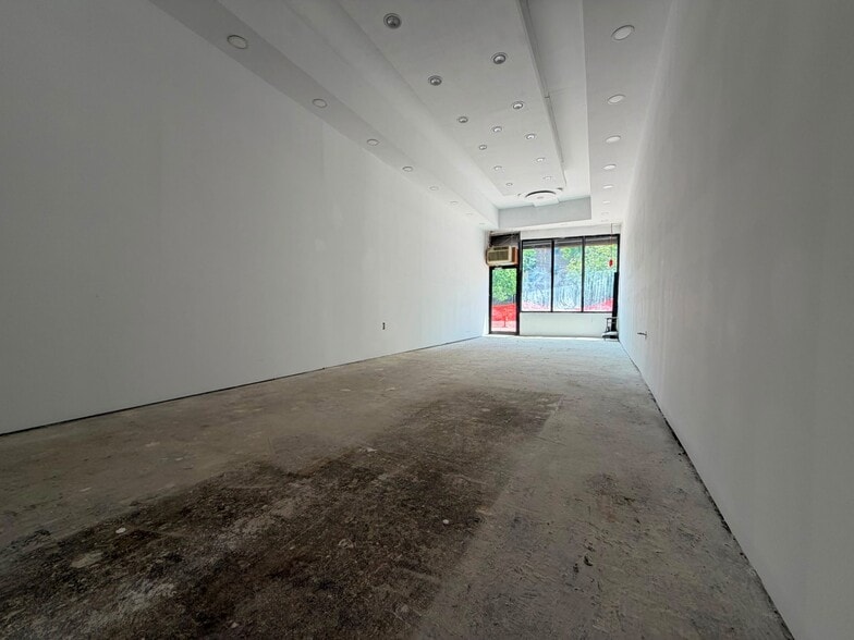 4025-4049 Laconia Ave, Bronx, NY for lease - Building Photo - Image 3 of 5