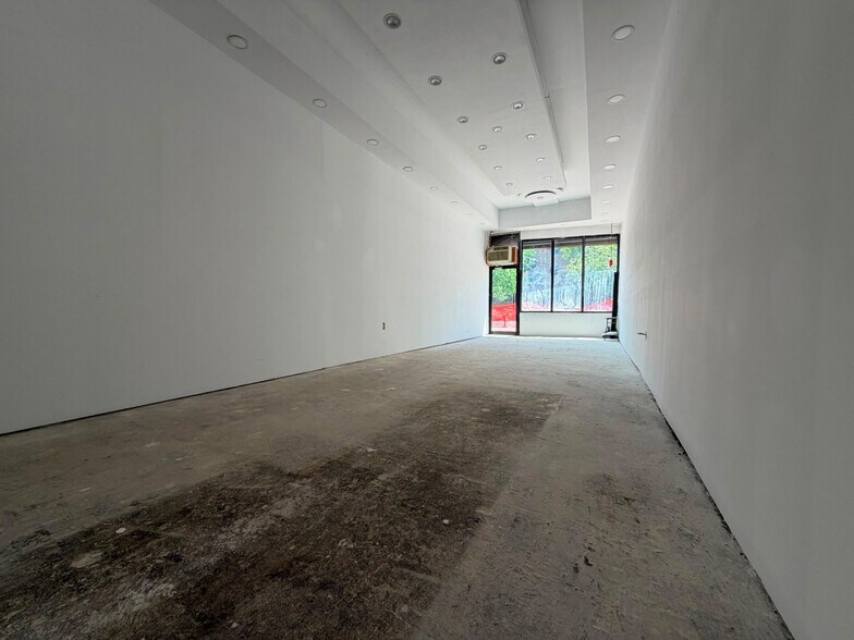 4025-4049 Laconia Ave, Bronx, NY à louer - Photo du bâtiment - Image 3 de 5