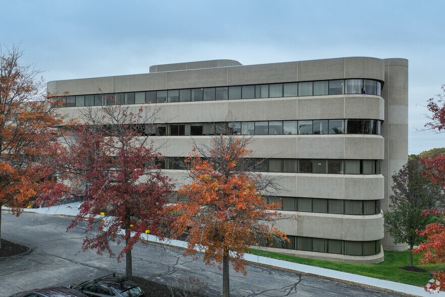 77 S Bedford St, Burlington, MA à louer - Photo du bâtiment - Image 2 de 4