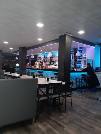 Plus de détails pour Commerce de détail à louer