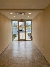 155 Middle Rd, Hazlet, NJ à louer Photo intérieure- Image 2 de 13