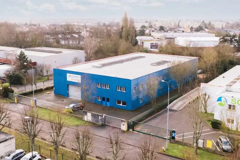 20 Rue Augustin Fresnel, Coignières à louer - Photo du bâtiment - Image 2 de 6