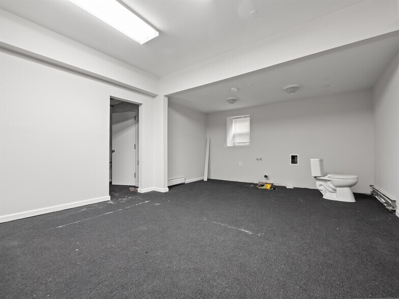 247 N Middletown Rd, Pearl River, NY à vendre - Photo du bâtiment - Image 3 de 34