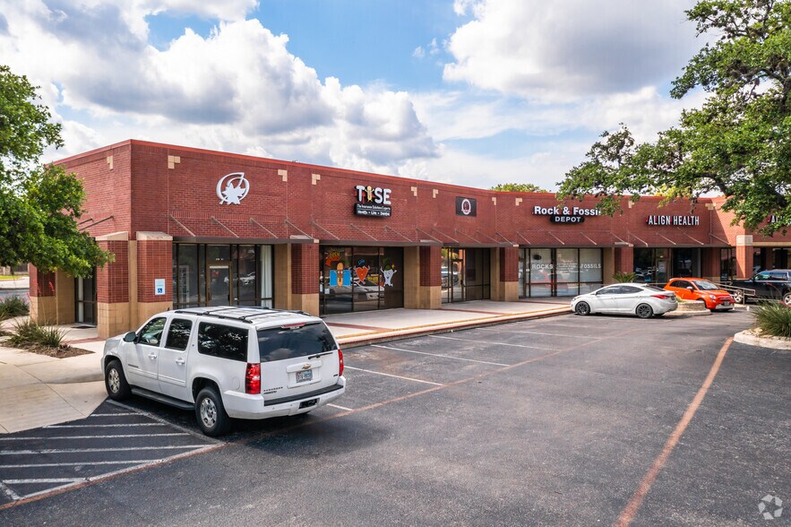 15909 San Pedro Ave, San Antonio, TX à louer - Photo du bâtiment - Image 3 de 19