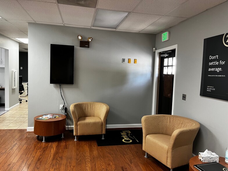 9506 Harford Rd, Parkville, MD for sale - Interior Photo - Image 3 of 22