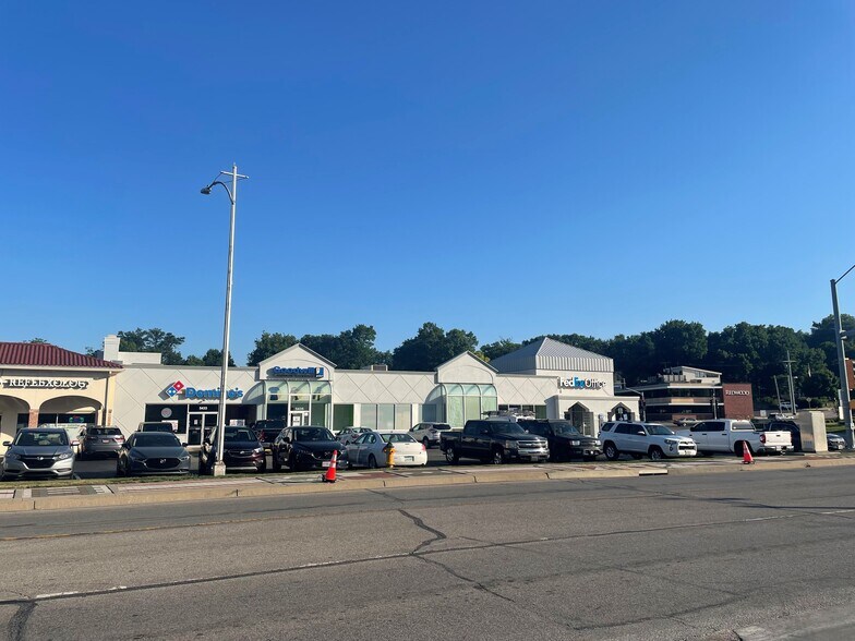 5433-5439 Johnson Dr, Mission, KS à louer - Photo du bâtiment - Image 3 de 9