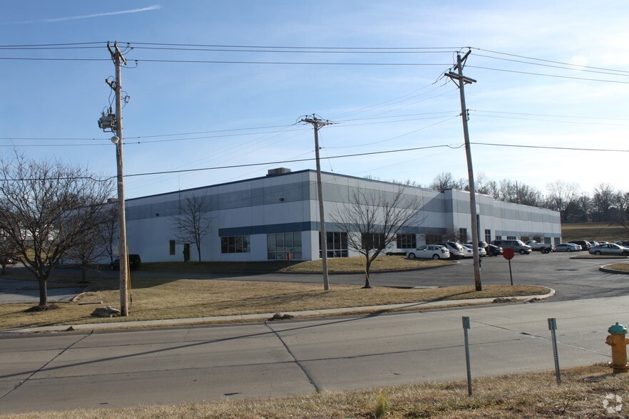 8248-8264 Lackland Rd, Saint John, MO for lease - Building Photo - Image 3 of 4