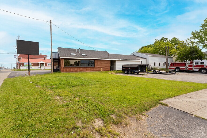 1486 Abbott Rd, Lackawanna, NY à vendre - Photo du bâtiment - Image 2 de 28