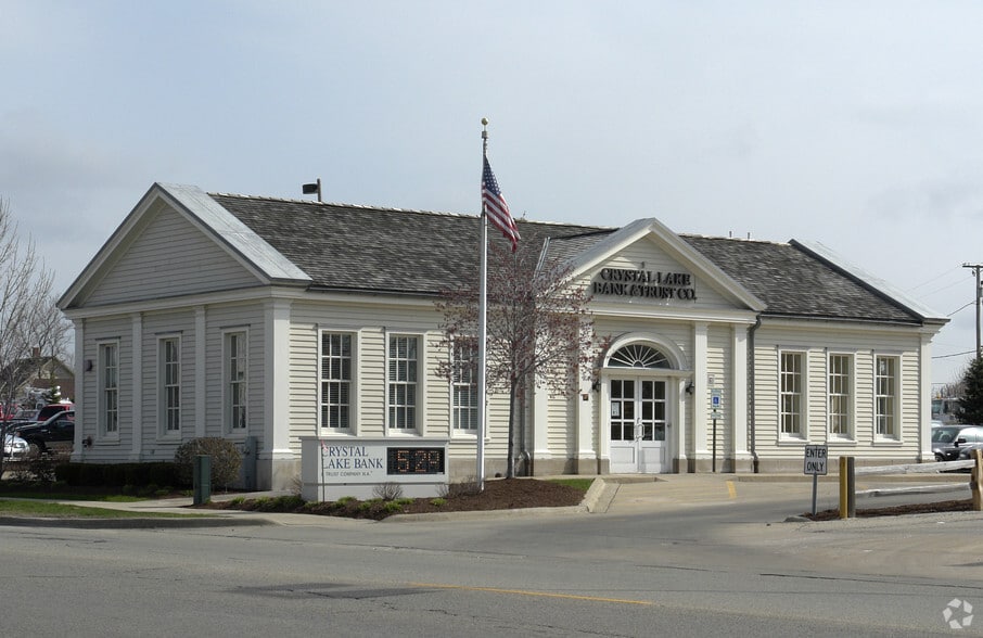 27 N Main St, Crystal Lake, IL for lease - Primary Photo - Image 1 of 9