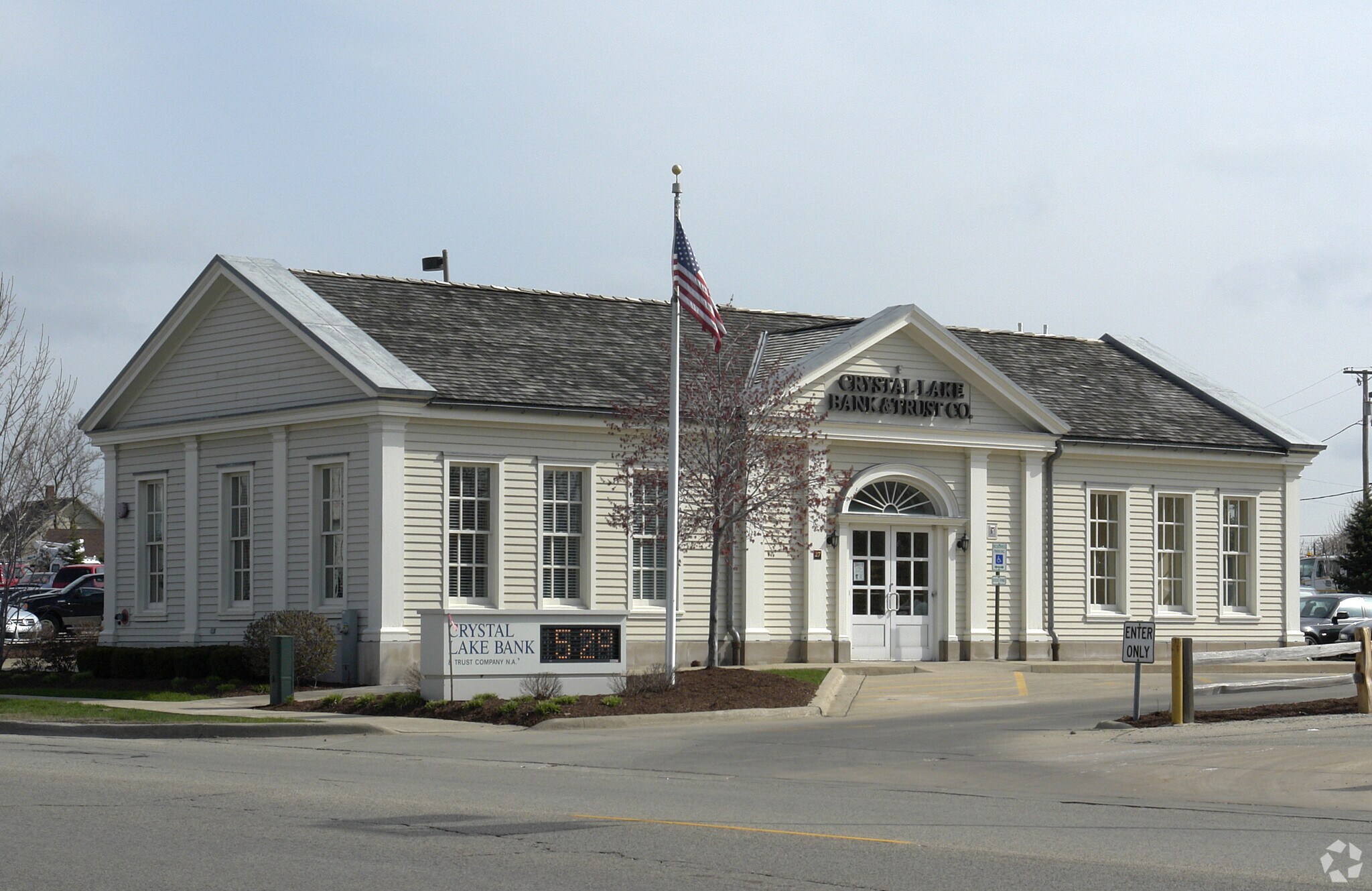 27 N Main St, Crystal Lake, IL for lease Primary Photo- Image 1 of 10