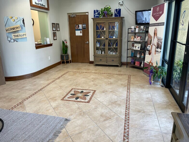 14090 Metropolis Ave, Fort Myers, FL à louer - Photo du bâtiment - Image 2 de 19