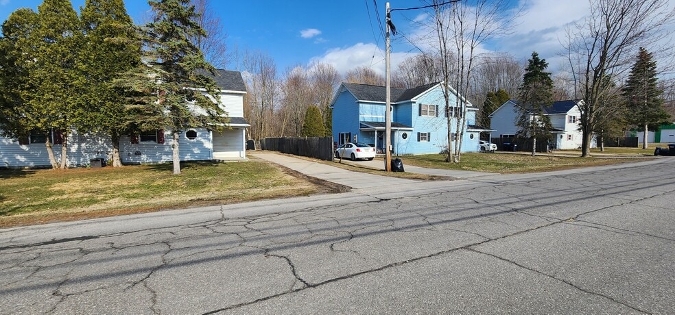 16 Duplexes Champlain St Ogdensburg NY portfolio of 1 properties for sale on LoopNet.ca - Building Photo - Image 2 of 3
