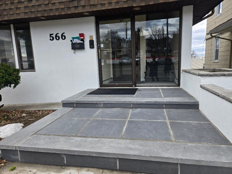 566 Grand Ave, Ridgefield, NJ à louer - Photo du bâtiment - Image 3 de 5