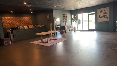 475-477 Haywood Rd, Greenville, SC for lease Interior Photo- Image 2 of 4