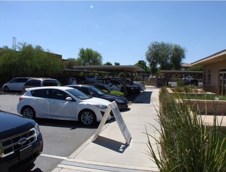 4425 E Agave Rd, Phoenix, AZ à vendre - Photo du bâtiment - Image 3 de 9