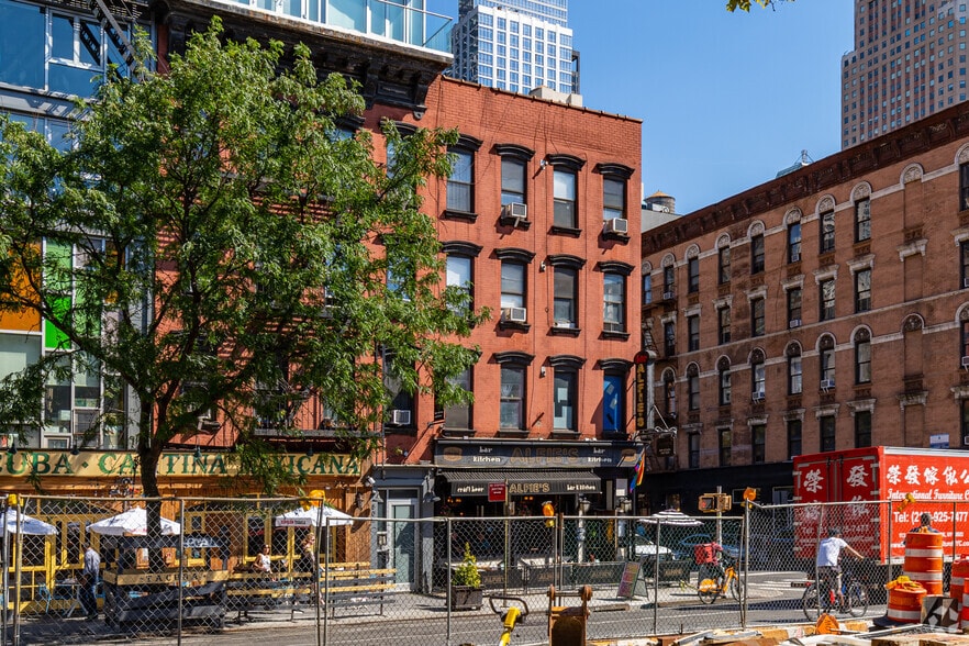 802 Ninth Ave, New York, NY for lease - Building Photo - Image 2 of 9