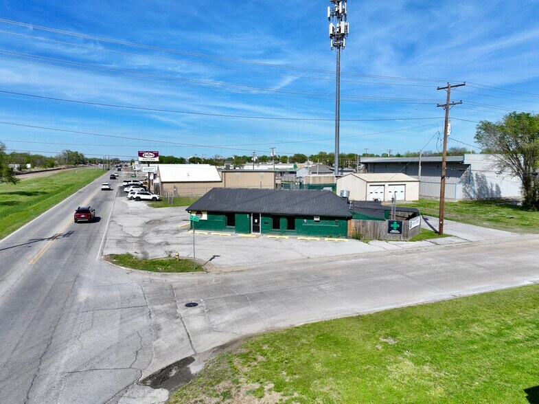 500 N J. M. Davis Blvd, Claremore, OK à vendre - Photo du bâtiment - Image 2 de 17
