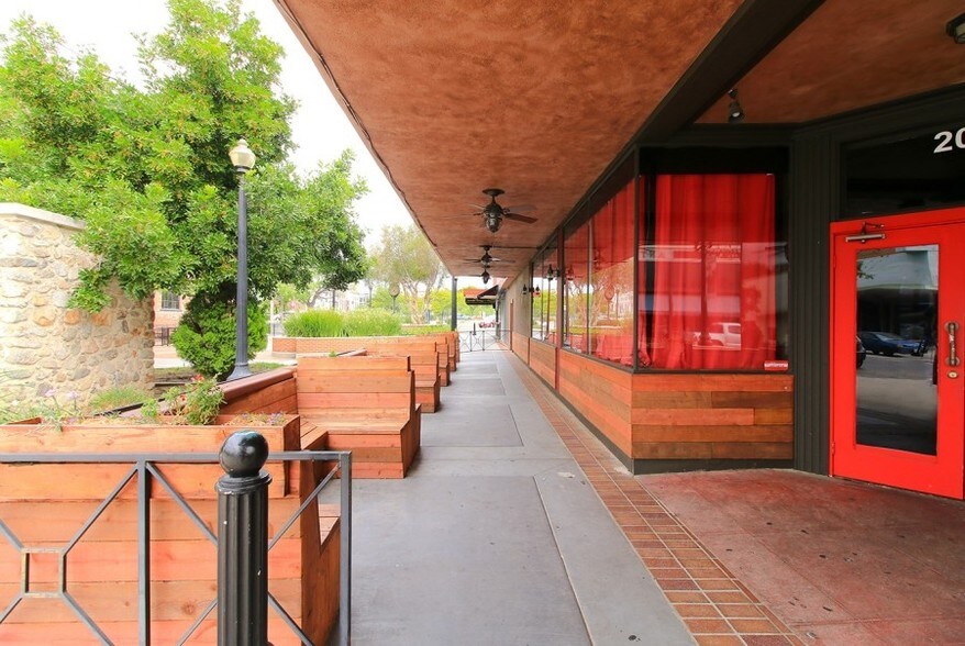 201 E 2nd St, Pomona, CA à vendre - Photo du bâtiment - Image 3 de 12