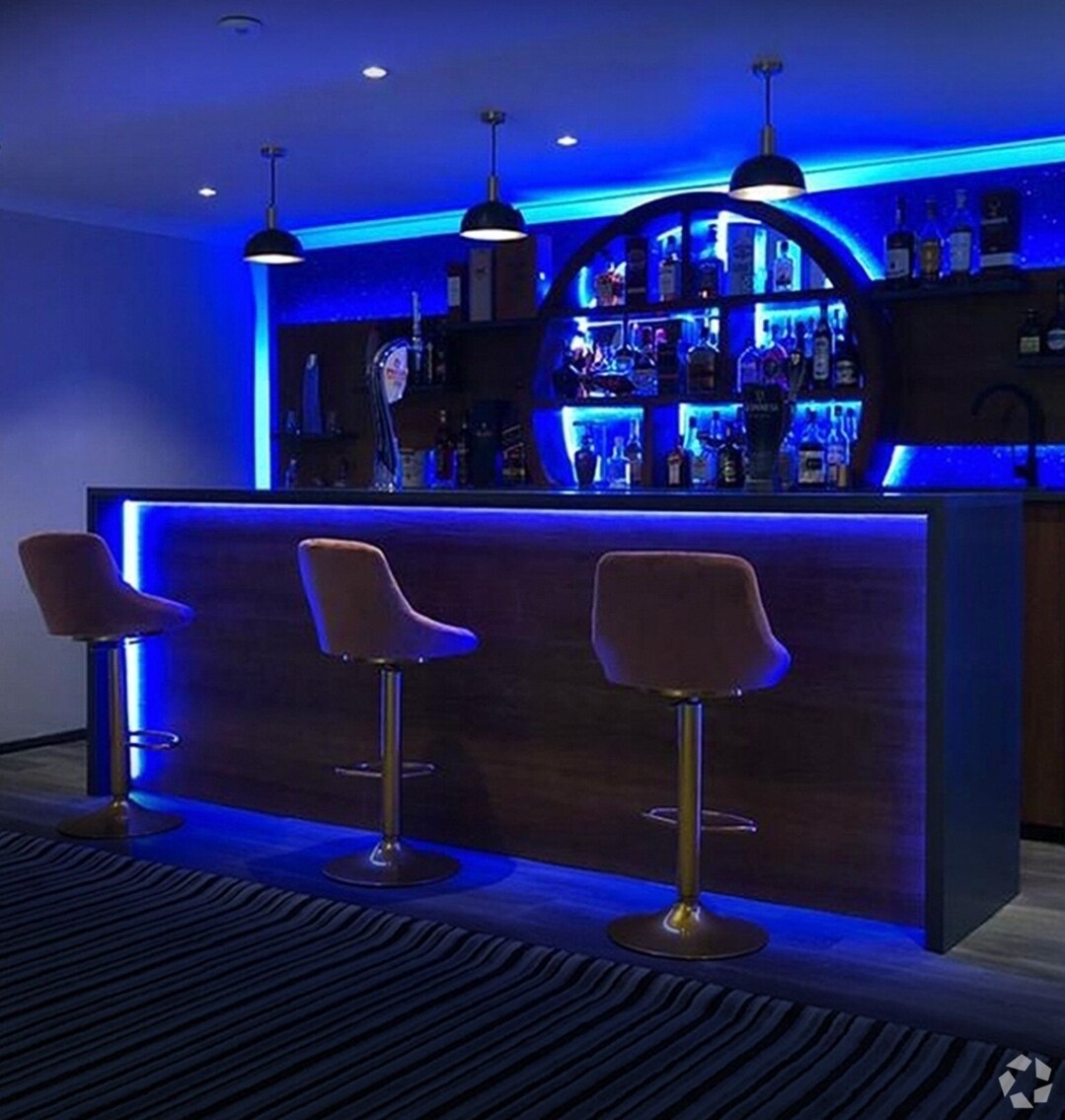 Retail in Madrid, Madrid for lease Primary Photo- Image 1 of 2