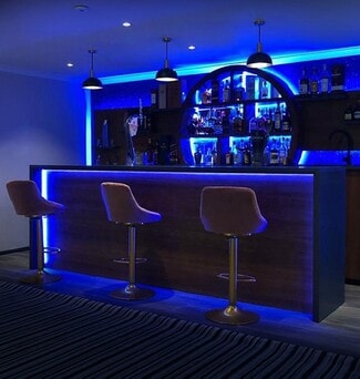 Plus de détails pour Commerce de détail à louer