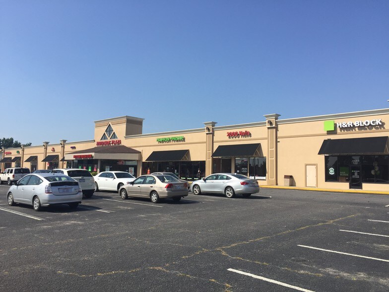 1600 W Howard Ave, Tarboro, NC à louer - Photo du bâtiment - Image 2 de 13